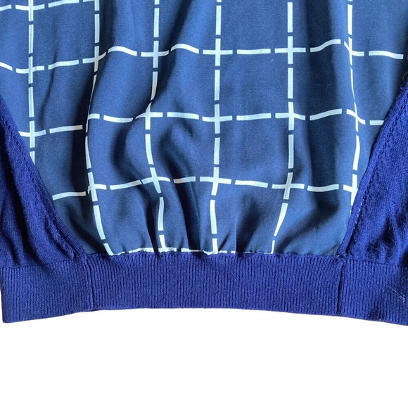Skies are‎ Blue Women's Pullover Top, Size Small, Blue & White Geometric Knit - Picture 8 of 9